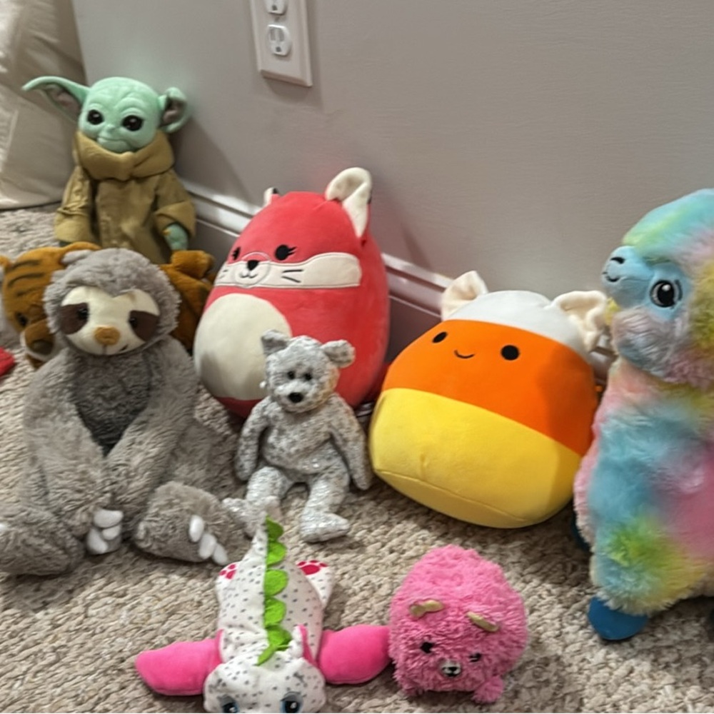 Star Wars, Squishmellows, pikmi flips, sloth, parrot, cutetitos fruititos dragon
